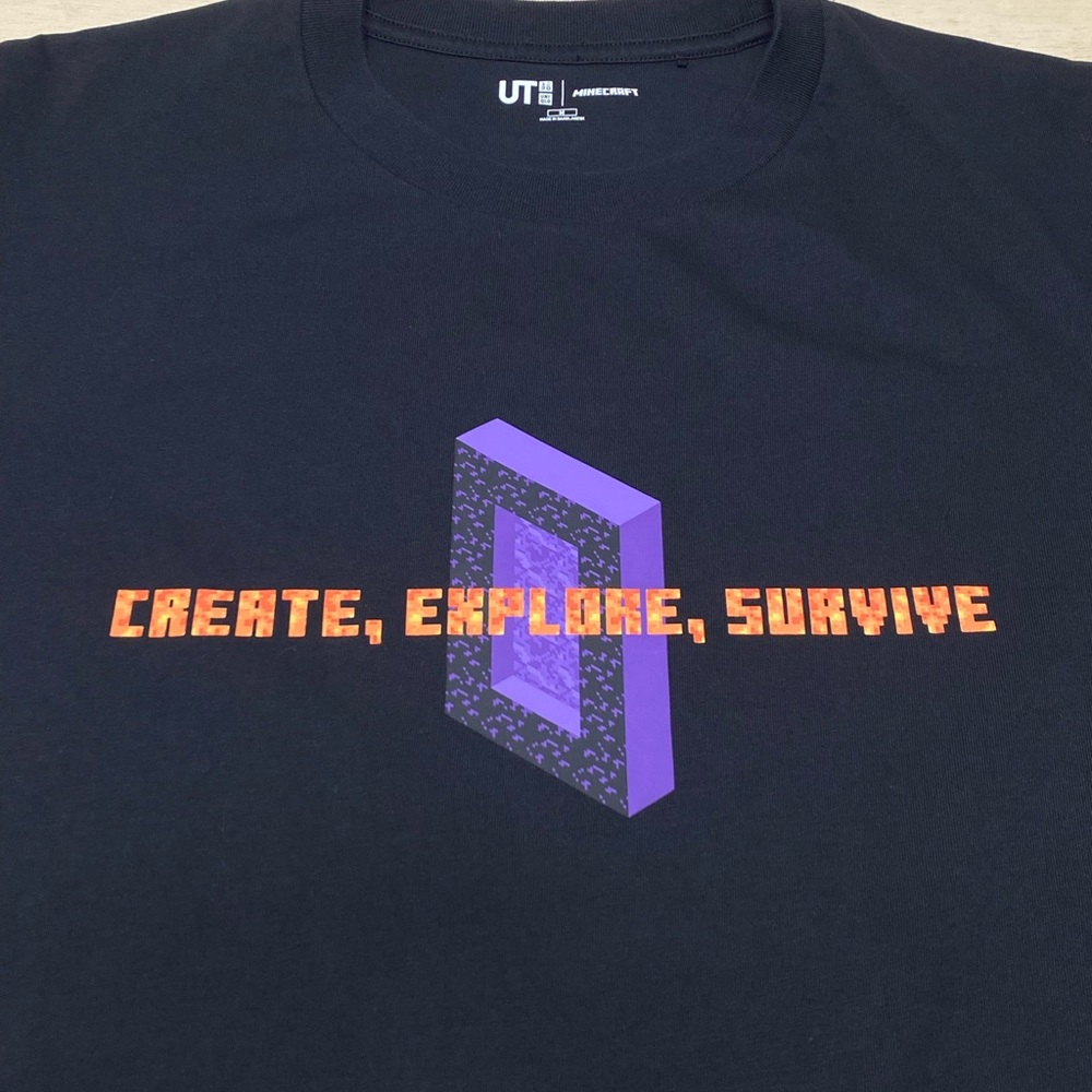 UNIQLO T-Shirt M Black Minecraft Create Explore Survive Gaming Logo Tee Japan U